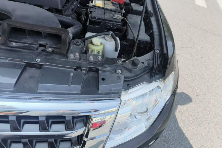 Used Mitsubishi Pajero  Engine Bay Left