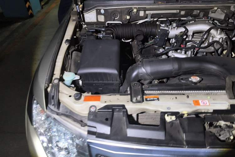 Used Mitsubishi Pajero 2018 3.0L Automatic Prestige Edition Engine Bay Right
