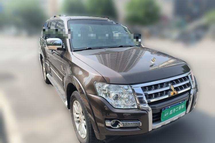 Used Mitsubishi Pajero  Front Right 45 Deg