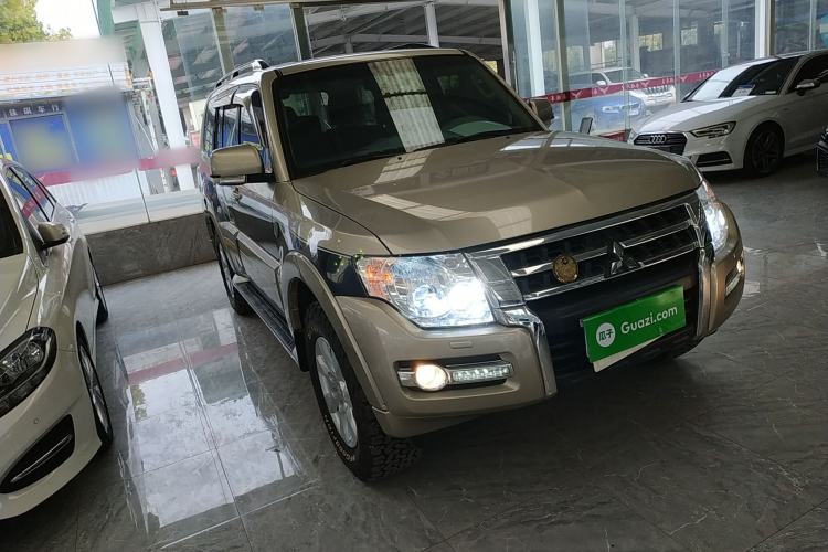 Used Mitsubishi Pajero 2018 3.0L Automatic Standard Edition Front Right 45 Deg