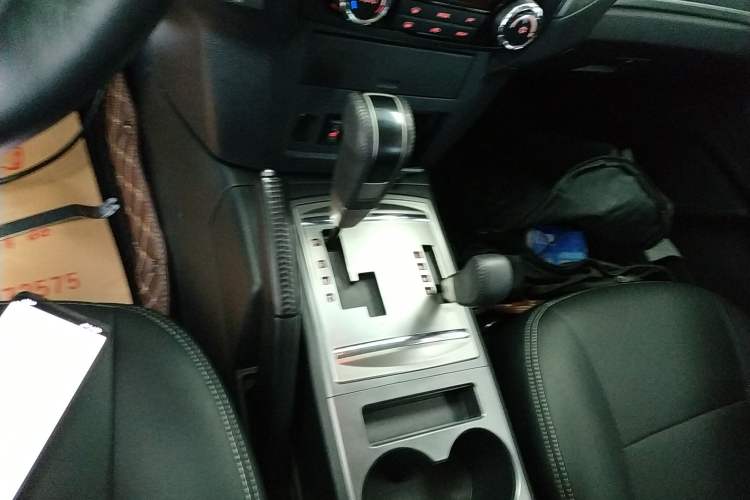 Used Mitsubishi Pajero 2018 3.0L Automatic Standard Edition Gear Lever