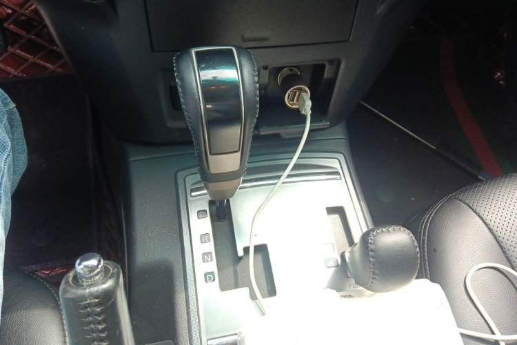 Used Mitsubishi Pajero 2018 3.0L Automatic Standard Edition Gear Lever