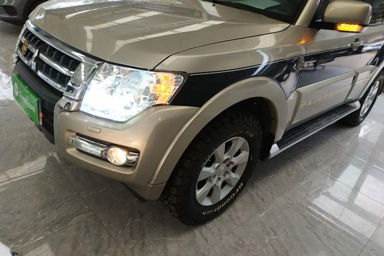 Used Mitsubishi Pajero 2018 3.0L Automatic Standard Edition Left Front Headlight