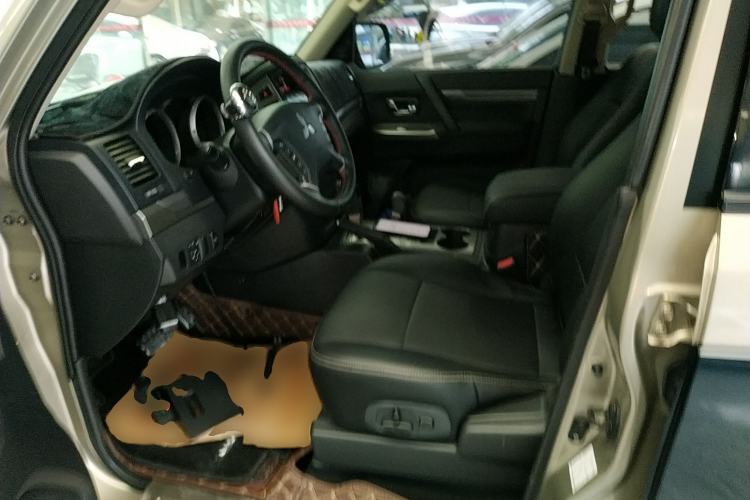 Used Mitsubishi Pajero 2018 3.0L Automatic Standard Edition Left Front Seat