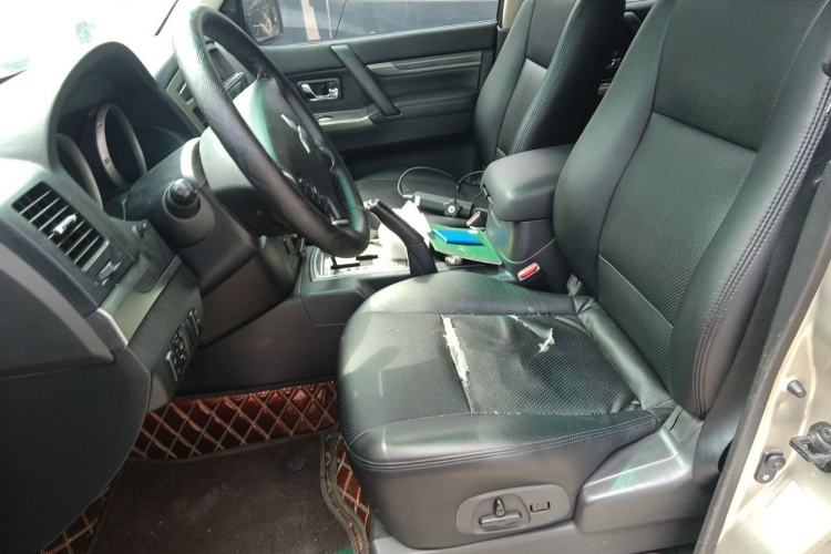 Used Mitsubishi Pajero 2018 3.0L Automatic Standard Edition Left Front Seat