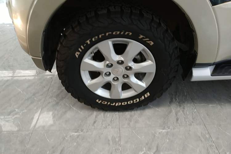 Used Mitsubishi Pajero 2018 3.0L Automatic Standard Edition Left Front Wheel Hub