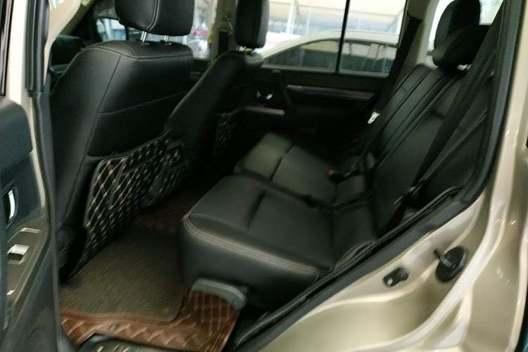 Used Mitsubishi Pajero 2018 3.0L Automatic Standard Edition Left Rear Seat