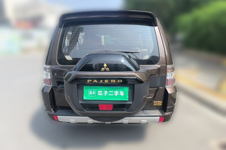 Used Mitsubishi Pajero  Rear