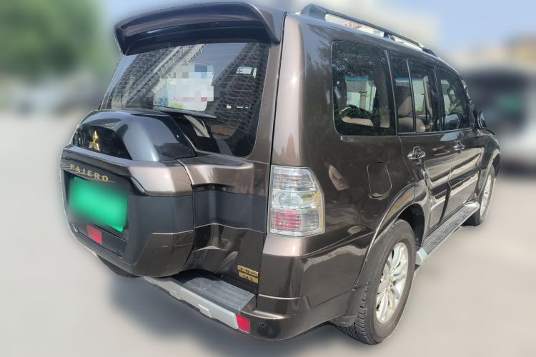 Used Mitsubishi Pajero  Rear Right 45 Deg