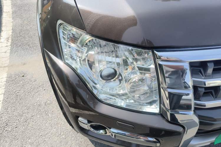 Used Mitsubishi Pajero  Right Front Headlight