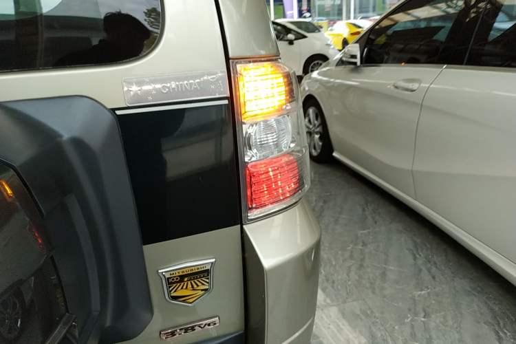 Used Mitsubishi Pajero 2018 3.0L Automatic Standard Edition Right Rear Taillight