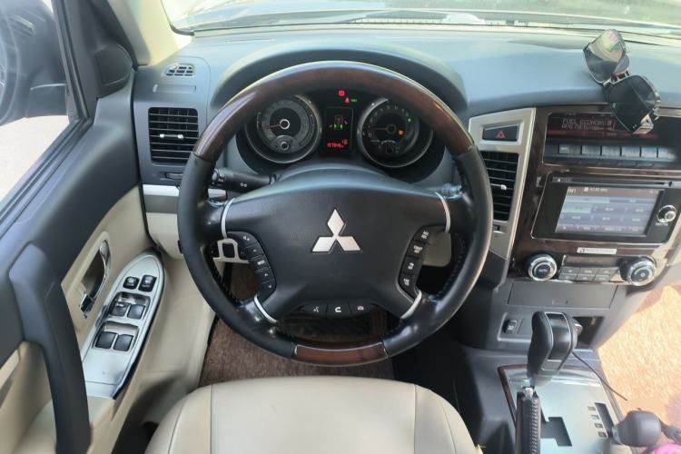 Used Mitsubishi Pajero  Steering Wheel
