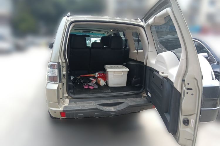 Used Mitsubishi Pajero 2018 3.0L Automatic Standard Edition Trunk