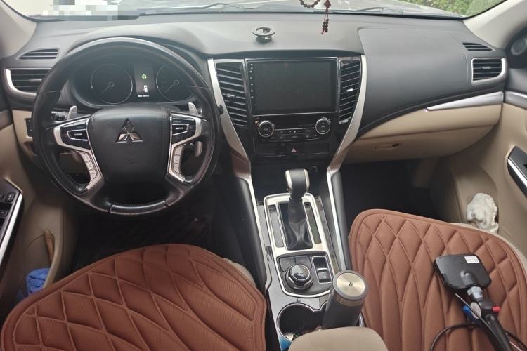 Used Mitsubishi Pajero  Center Console