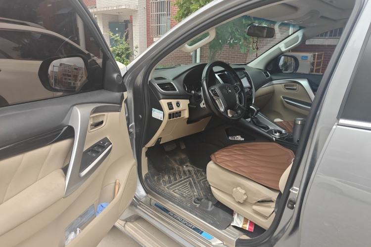Used Mitsubishi Pajero  Driver Seat