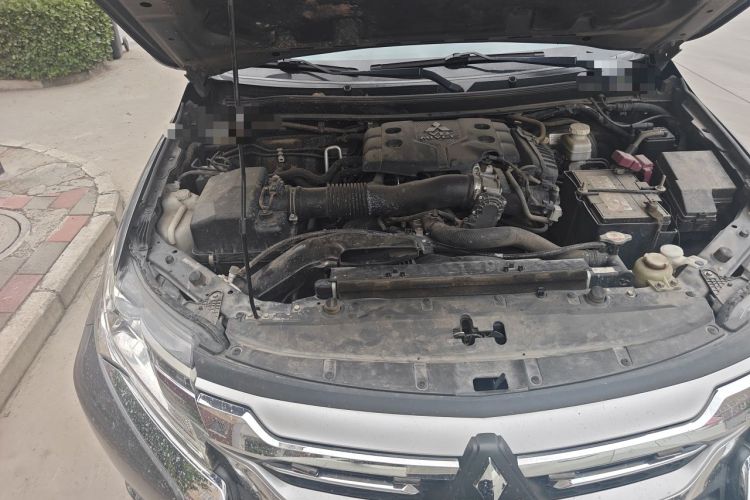Used Mitsubishi Pajero  Engine Bay Right