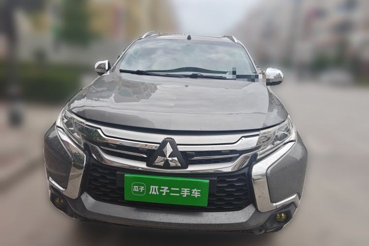 Used Mitsubishi Pajero  Front