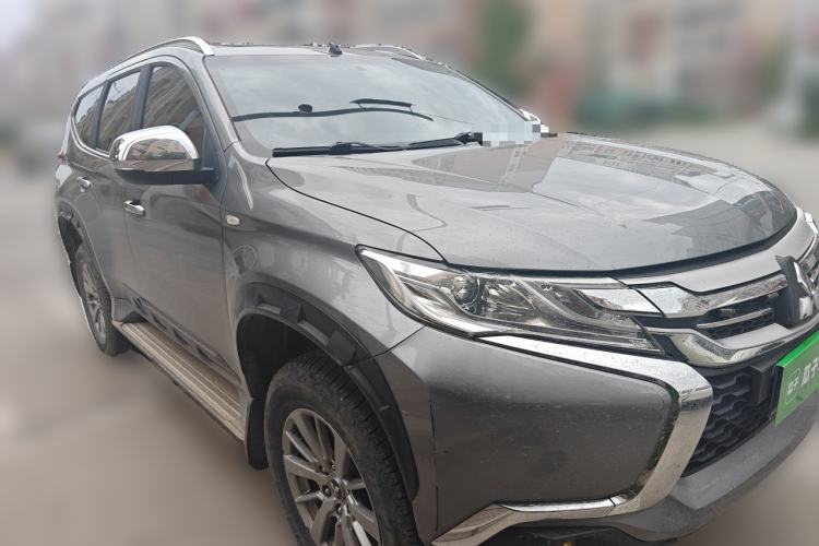 Used Mitsubishi Pajero  Front Right 45 Deg