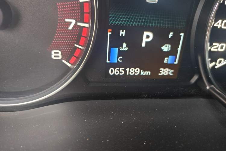 Used Mitsubishi Pajero  Odometer Close Up