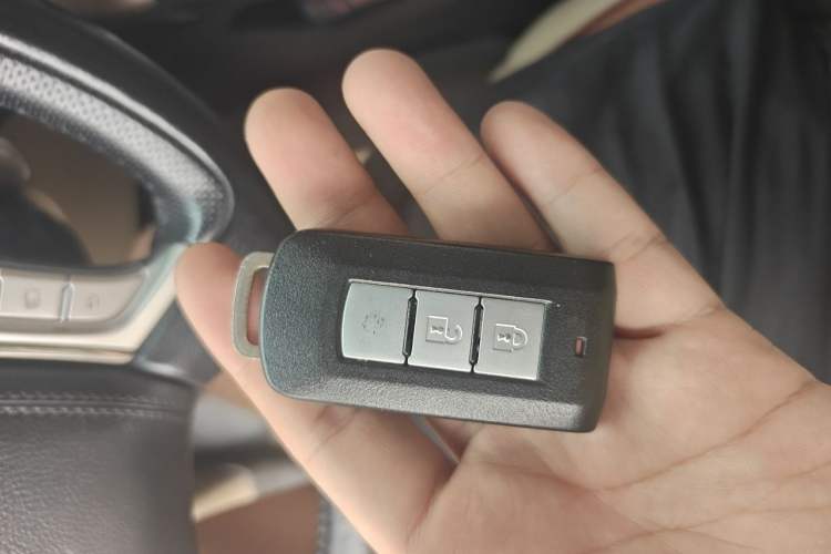 Used Mitsubishi Pajero  Vehicle Key