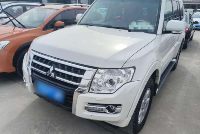 Ojetý Mitsubishi Pajero 2018 3.0L Automatic Standard Edition