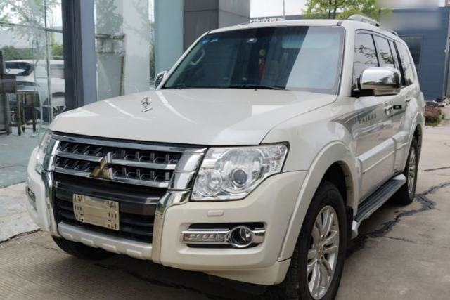 Ojetý Mitsubishi Pajero 2018 V97 3.8L 5-Door GLS Sunroof – Middle East
