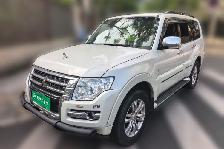 Used Mitsubishi Pajero Innova Pajero 3.8L Automatic Gasoline with Sunroof Guazi used car, China used car export, Used car for sale, Used Mitsubishi cars, Cheapest cars for sale