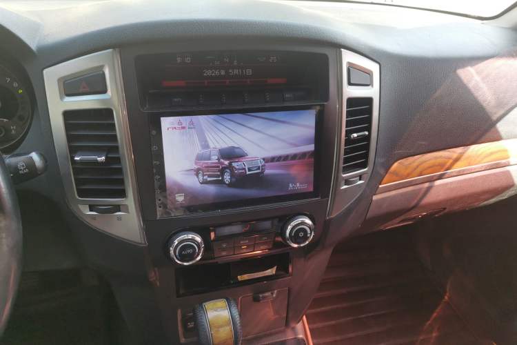 Used Mitsubishi Pajero 2018 3.0L Automatic Prestige Edition Audio And AC Panel