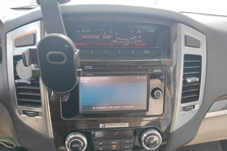 Used Mitsubishi Pajero  Audio And AC Panel