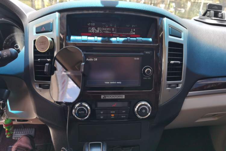 Used Mitsubishi Pajero  Audio And AC Panel