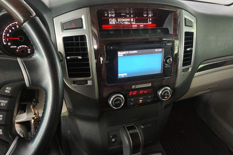 Used Mitsubishi Pajero 2018 V97 3.8L 5-Door GLS Sunroof Dual Differential – Middle East Audio And AC Panel
