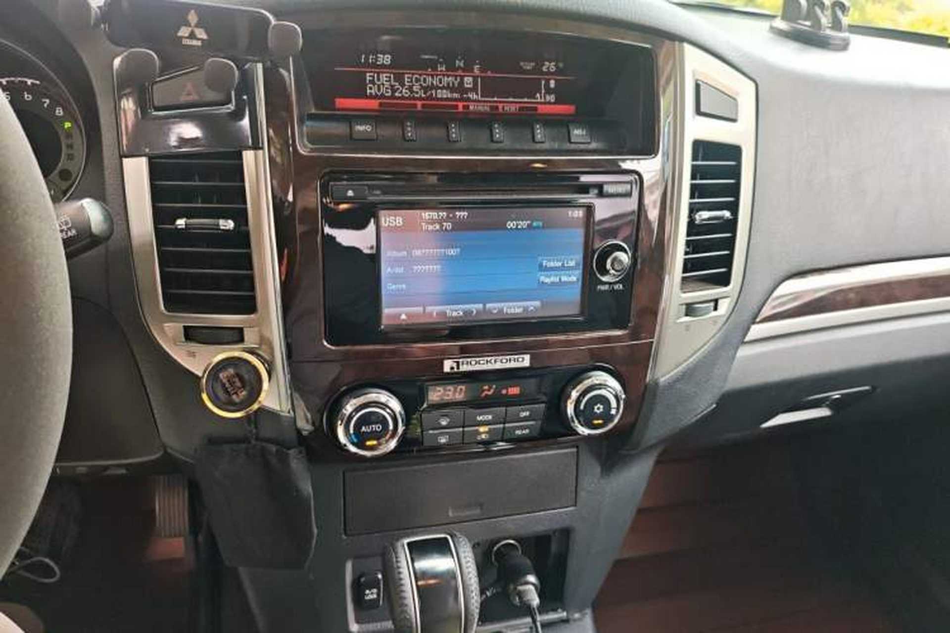 Used Mitsubishi Pajero  Audio And AC Panel