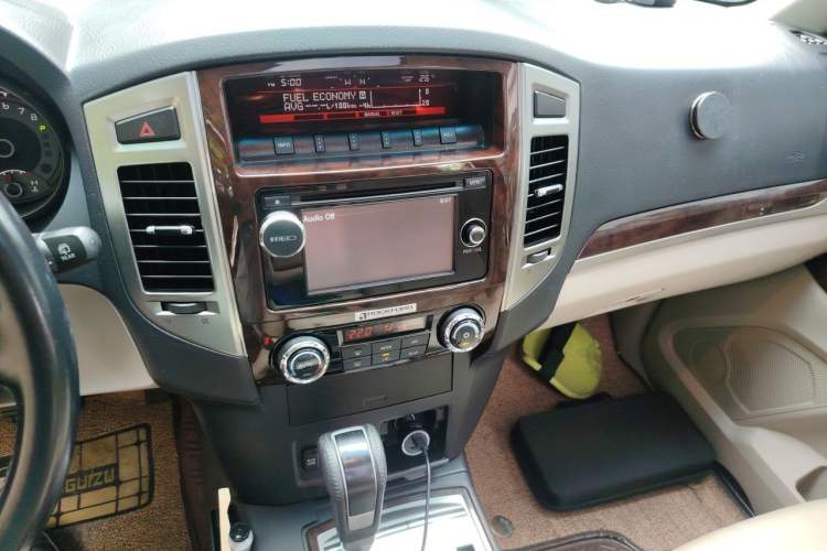 Used Mitsubishi Pajero  Audio And AC Panel