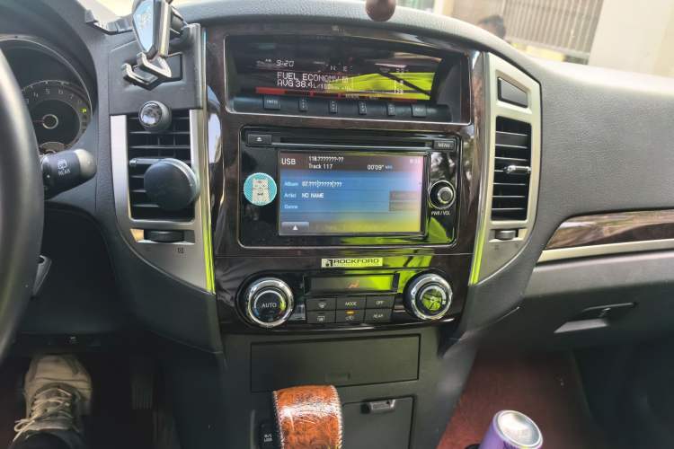 Used Mitsubishi Pajero  Audio And AC Panel