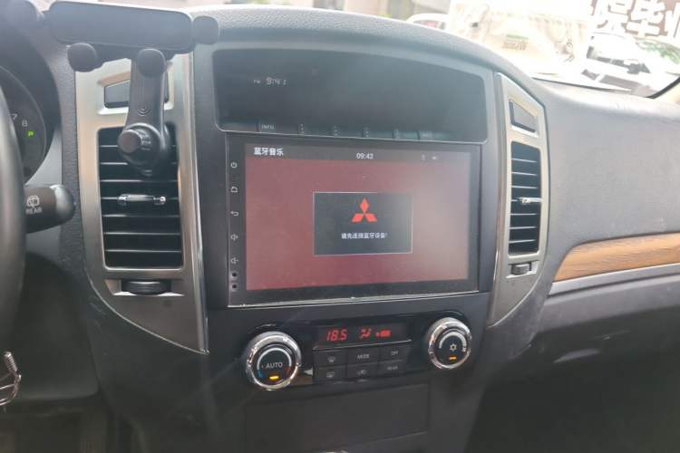Used Mitsubishi Pajero 2018 3.0L Automatic Prestige Edition Audio And AC Panel