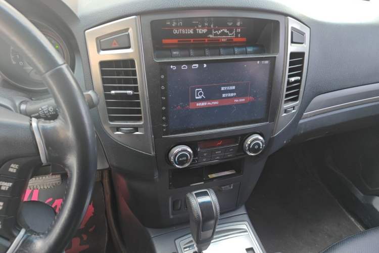 Used Mitsubishi Pajero 2018 3.0L Automatic Standard Edition Audio And AC Panel