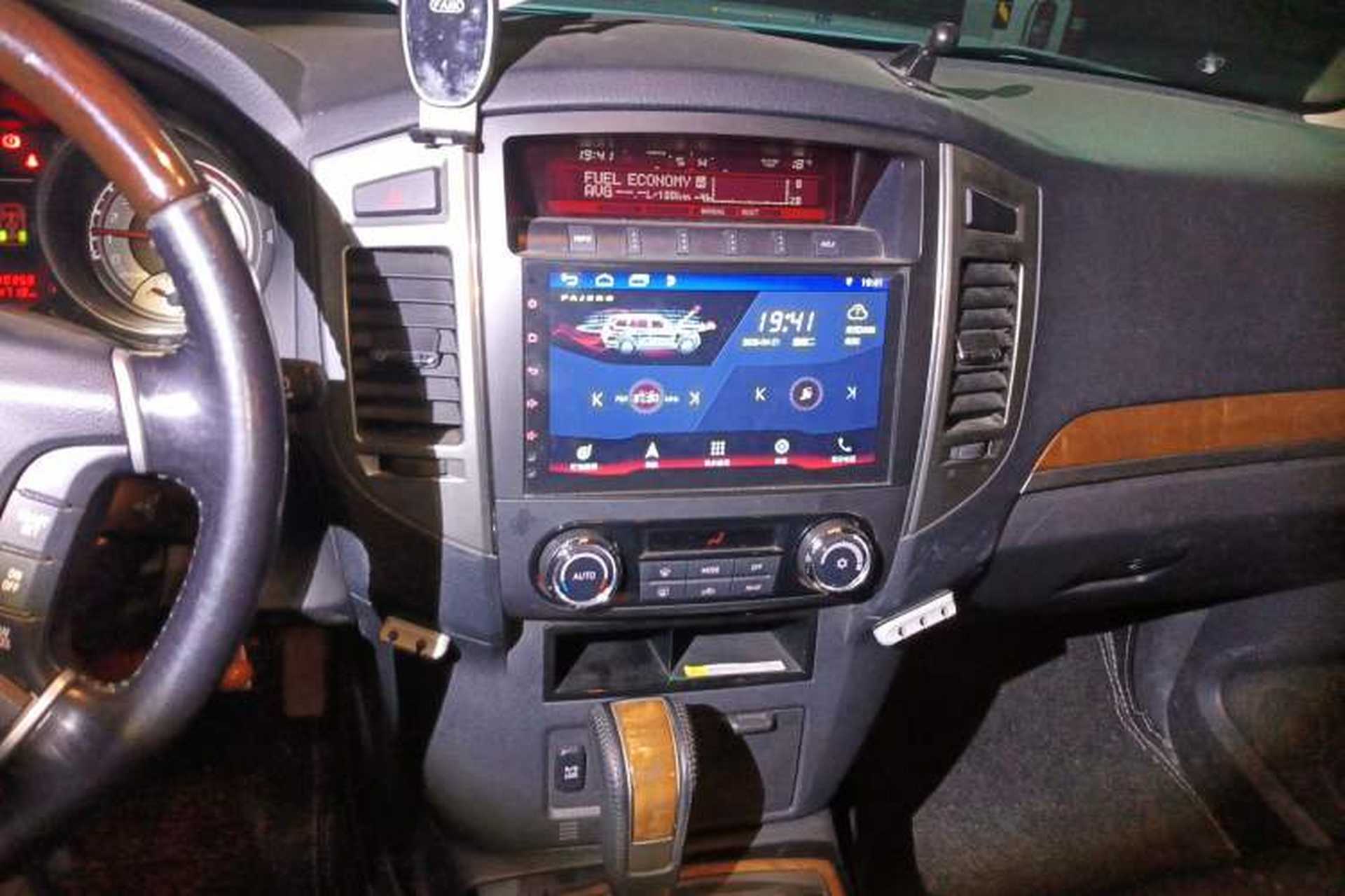 Used Mitsubishi Pajero 2018 3.0L Automatic Prestige Edition Audio And AC Panel