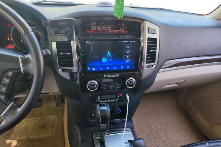 Used Mitsubishi Pajero  Audio And AC Panel
