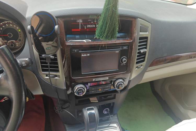 Used Mitsubishi Pajero  Audio And AC Panel
