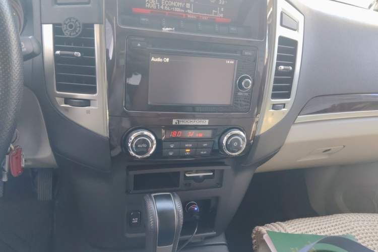 Used Mitsubishi Pajero  Audio And AC Panel