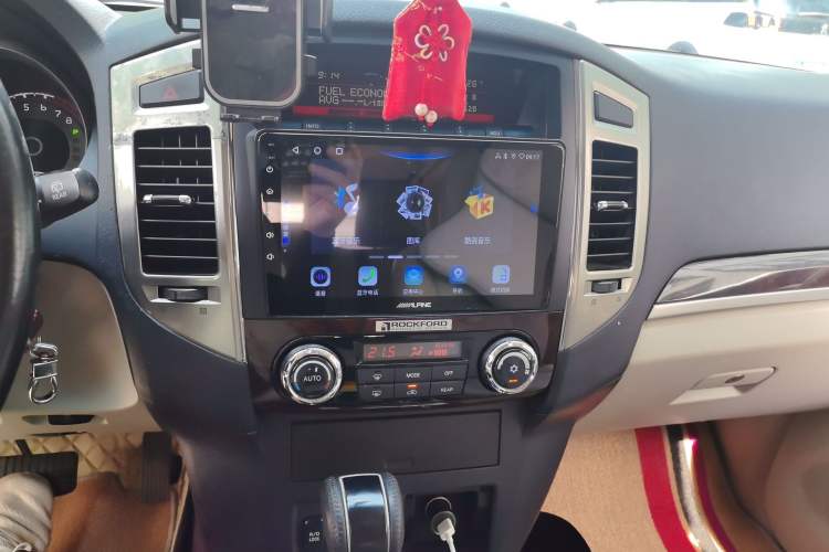 Used Mitsubishi Pajero 2018 V97 3.8L 5-Door GLS Sunroof – U.S. Specification Audio And AC Panel