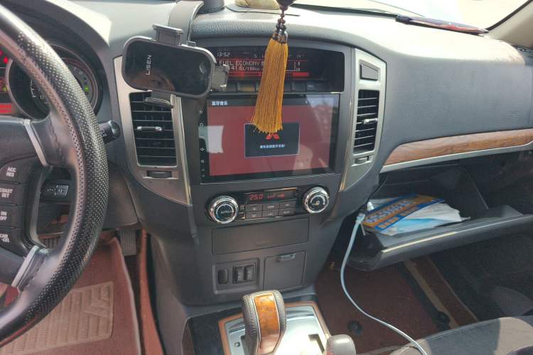 Used Mitsubishi Pajero 2018 3.0L Automatic Comfort Edition Audio And AC Panel