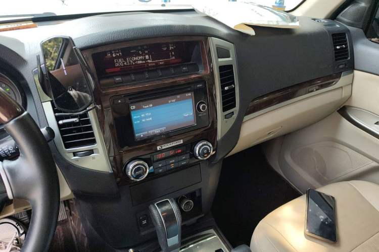 Used Mitsubishi Pajero  Audio And AC Panel