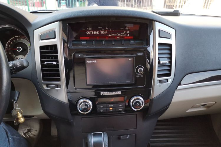 Used Mitsubishi Pajero 2018 V93 3.0L 5-Door GLS Genuine Leather Version – Middle East Audio And AC Panel