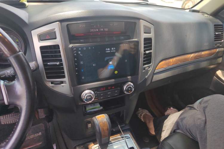 Used Mitsubishi Pajero 2018 3.0L Automatic Prestige Edition Audio And AC Panel