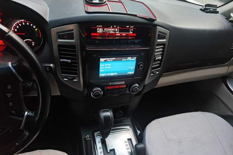 Used Mitsubishi Pajero  Audio And AC Panel