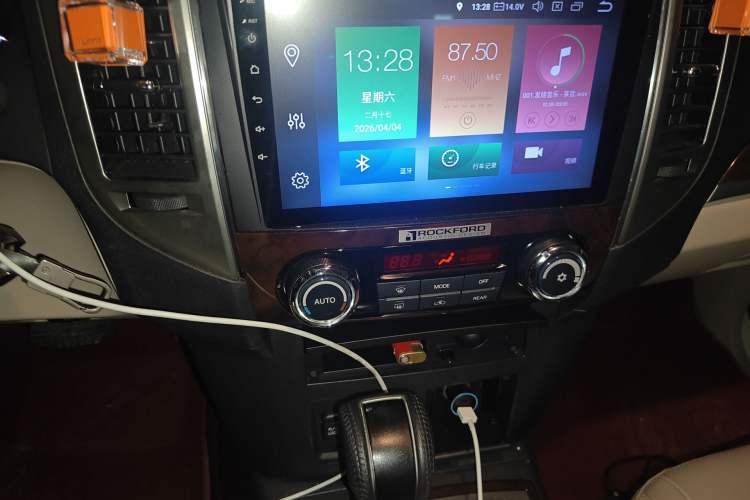 Used Mitsubishi Pajero  Audio And AC Panel