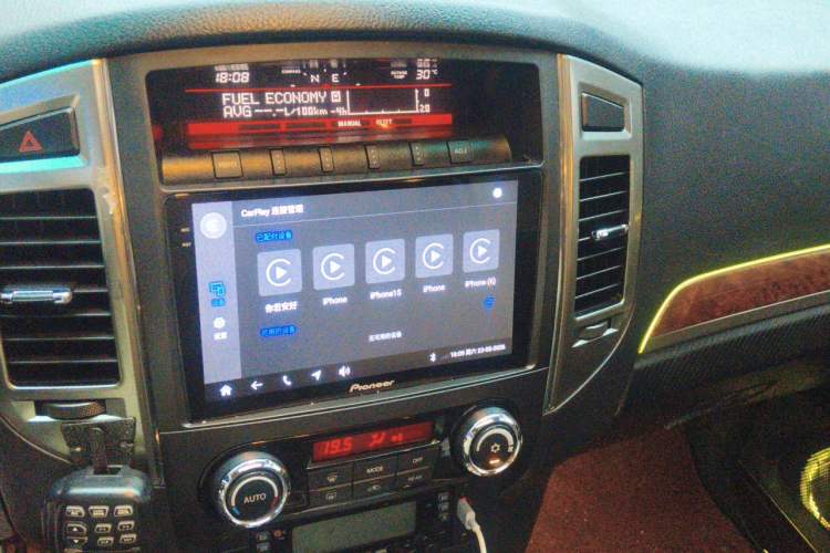 Used Mitsubishi Pajero 2018 3.0L Automatic Comfort Edition Audio And AC Panel