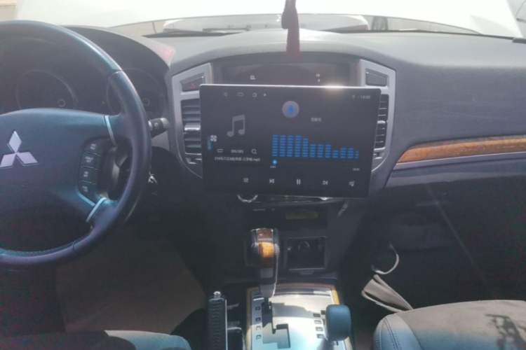 Used Mitsubishi Pajero 2018 3.0L Automatic Standard Edition Audio And AC Panel