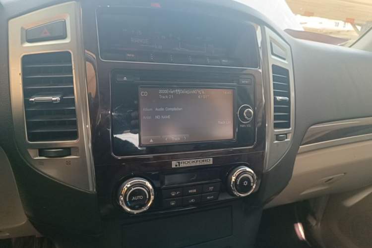 Used Mitsubishi Pajero 2018 V97 3.8L 5-Door GLS Sunroof – Middle East Audio And AC Panel